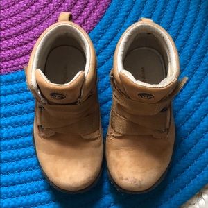 Super comfy and sturdy shoes